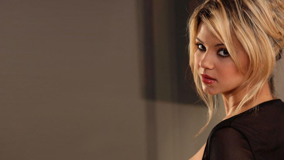 Ashlynn Brooke Bio Age, Career, Net Worth, Height, Education, Boyfriend & More